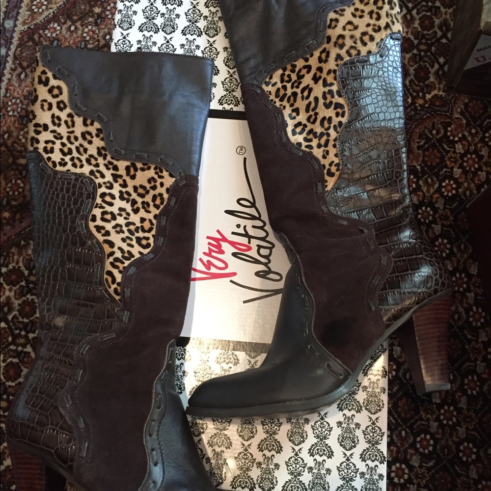 Very volatile boots
